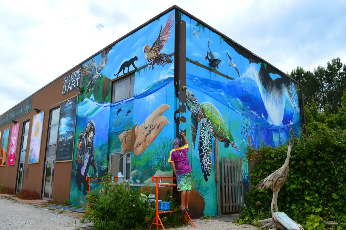 Façade peinte de l’atelier de Rémi Bertoche